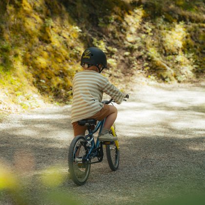 Kind beim Radfahren